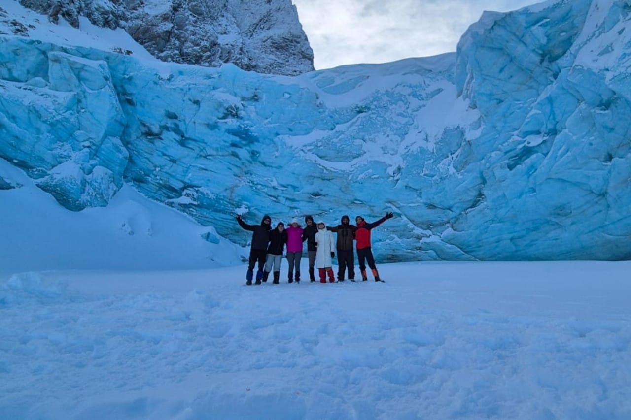 Foto de turistas en el Glaciar Ojo del Albino